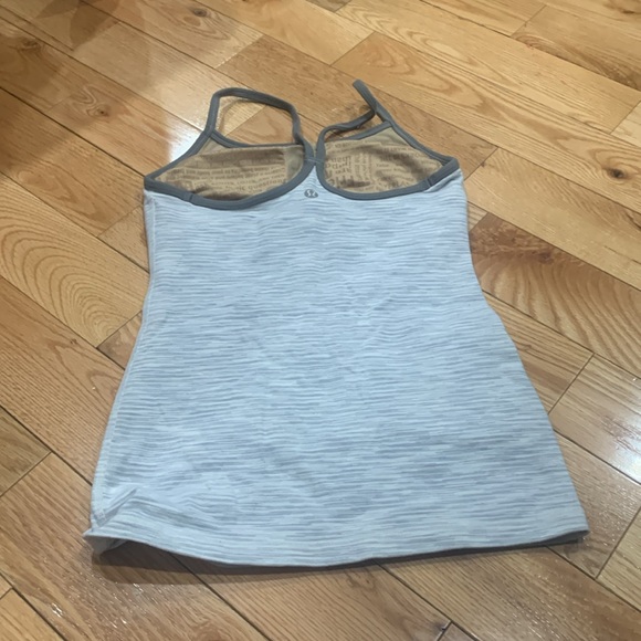 lululemon tank top with a built in sports bra xxs - Picture 2 of 2